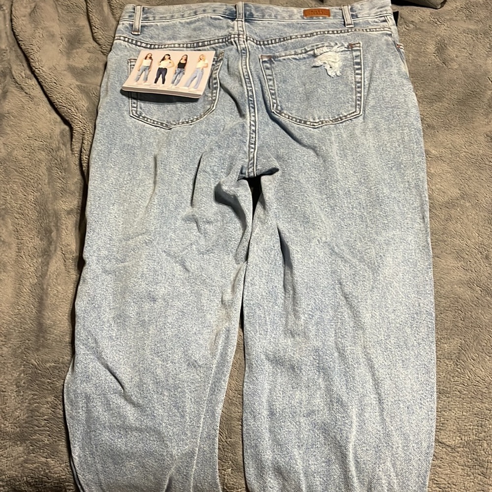 High Rise Mom Jeans - Picture 2 of 2